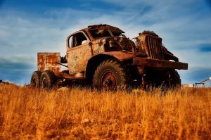 если фотом хороший кадр не сделаешь - то сколько угодно картинку фотошопь - шедевра не получится! Надо еще в процессе съемки понимать - что должно получиться.
исходник и варианты обработки