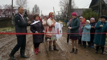 Думали, дно? Но снизу постучали 

Торжественное открытие сушилки для белья:
