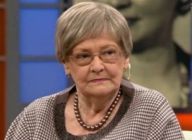 Гребешкова мерзкая, мне никогда не нравилась. Вечно недовольная, злая какая-то. И в старости этот отпечаток на её лице остался. Фу.