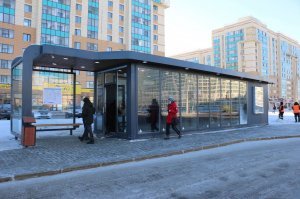 тёплая автобусная остановка с туалетом. (зарядка там тоже бесплатная). Это Казахстан, Астана, но в РФ тоже есть.