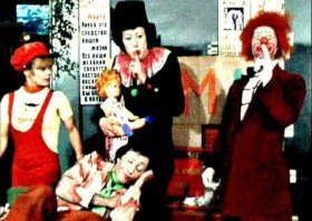1975 год. Ученики - клоуны Саня, Сеня, Таня и Владимир Иванович - Александр Филиппенко, Семён Фарада,  Татьяна Непомнящая,  Владимир Точилин. 
1978год. Татьяна Кирилловна - учительница  актриса Татьяна Черняева. В роли учеников - артисты цирка. - Виталий Довгань, Юрий Шамшадинов, Ирина Асмус, и Валерий Лёвушкин