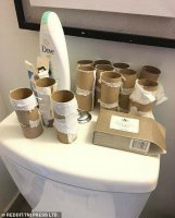 Ну, а тут-то всё нормально! Может, он(а) это за один раз израсходовал(а)!
Сейчас подмоется, и всё выбросит!