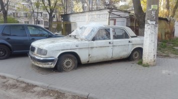 К сожалению, у нас ни до кого нельзя достучаться, чтобы это дерьмо убрали с парковок возле дома...((