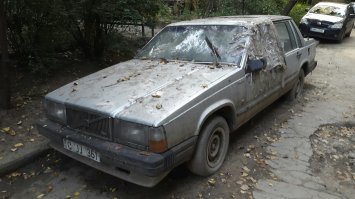 К сожалению, у нас ни до кого нельзя достучаться, чтобы это дерьмо убрали с парковок возле дома...((