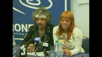 Это же Филя, любитель розовых кофточек