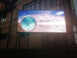 А вот так купаться слабо?;) А сегодня купались и даже не один человек. Правда днём был воздух до 15 градусов и лёгкий ветер. Ну а котики всегда украсят пейзаж, особенно осенний.:)