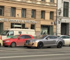 Иногда бывают ситуации, когда нужно что то сделать срочно, ну кокнул ты бампер, новый ждать 2-3 недели, машину можно поставить на прикол, но если очень нужно ехать, то и картон пойдет.:) А с сушилкой для обуви, молодец, проявил смекалку. Где тут нищета? Сушилка, кстати, по фитингам в косарь встала ( без стоимости фена)