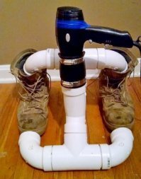 Иногда бывают ситуации, когда нужно что то сделать срочно, ну кокнул ты бампер, новый ждать 2-3 недели, машину можно поставить на прикол, но если очень нужно ехать, то и картон пойдет.:) А с сушилкой для обуви, молодец, проявил смекалку. Где тут нищета? Сушилка, кстати, по фитингам в косарь встала ( без стоимости фена)