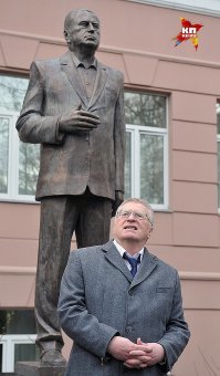 Давно уже не квакала эта политическая проститутка... Я уж думал подохла. Да, нет, выползла из тины, проквакала...