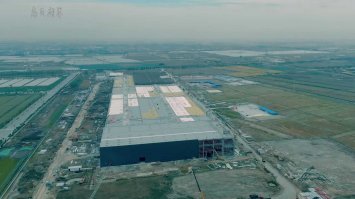 Судя по фото в процессе строительства - похоже что засыпали