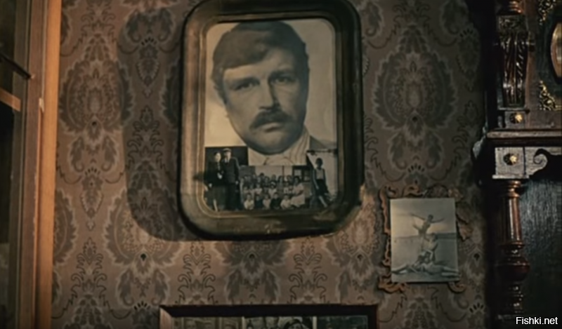 Он ещё и в "Вокзале для двоих снимался". Покойный муж спекулянтши Дядя Миша - это он.