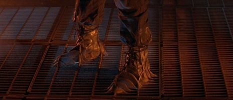 "в которых показано, что после заморозки и восстановления T-1000 теряет способность полной мимикрии объектов"

Мне всегда казалось, что ноги у Т-1000 в этой сцене "потекли" из-за того, что там была высокая температура.