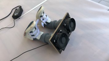 два старых кулера  и у внука кросовки сухие, кстати совсем без шумные