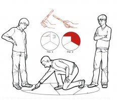 А мы ещё играли в "ножички"
и "Асыки" (в России не известная, но в Казахстане была популярна)
а ещё "Лянга"