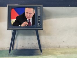 Экран сам моргнул, странный дядя знал как звать девочку... Да еще желания исполняет!! Хм...
