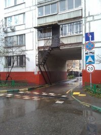 За захват тротуара следует анальная кара