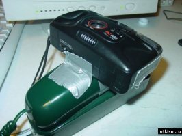 Это не совсем "тот" телефон. Это если только шишку посадит. 
Вот если бы прилетел Benefon SPICA. Вот это да.....;)
Правда, на него ничего не сфоткать было.  
Ну разве что пойти таким путём : ..:)