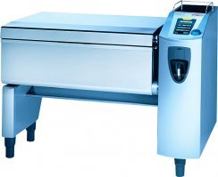 Многофункциональная сковорода Rational VCC 311 V315100.01 предназначена для варки, жарки, тушения, фритирования и приготовления под давлением мучных изделий, круп, рыбы, морепродуктов, овощей и пр. на предприятиях общественного питания. 

Цена - 2 млн. руб.