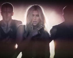 Кому поклоняются представители шоу-бизнеса