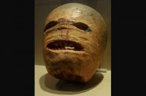 В старину The Jack-O-Lantern делали из редьки. Так что не в тыквах дело.