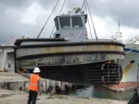Корабль называется Beaver Boat-1 и принадлежит Корпусу морской пехоты США.

Заодно, это ответ на Ваш  комментарий о размерах винта.
