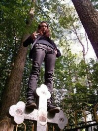 Тот случай когда очень хочется пожелать . что бы у креста отвалилась перекладина ....