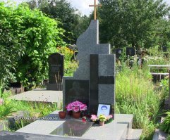 Скончался 24 января 2000 года. Похоронен в Киеве на Лесном кладбище