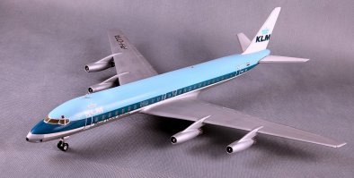 Комета красивая была модель, но у меня не было, зато был dc - 8 в голландской ливрее klm , ох и задолбался я помню эти огромные декали клеить на весь фюзеляж))