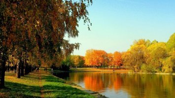 Не понял юмора, одни и те же няшные фото. Может перепутали с моим же примером расхожим в гугле и яндексе набрать "будущее России"?