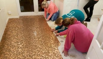 Пол на кухне можно обновить..