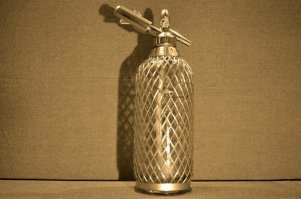 Вот такая штука у меня есть, но баллончиков нет.