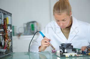 Эээ! Я не понял! А где люди держащие паяльник за жало? где жизнерадостные "инженеры" тыкающие тестерами в сокеты материнской платы?

PS. Мне одному кажется что строитель вовсе не строитель, а киллер?