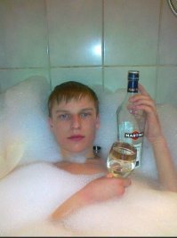 Кто же из такого бокала пьет мартини?
