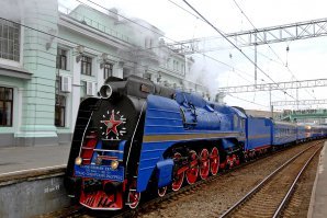 Ну вообще, паровозы разные бывают. Те, что посовременнее растапливаются побыстрее. 7 часов на растопку это где-то в начале прошлого века требовалось.