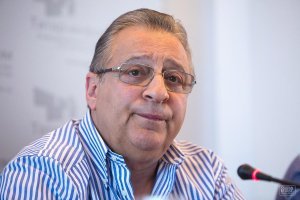 А получился памятник Хазанову