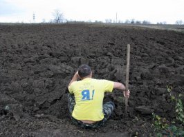 Мляяя, а я все по старинке огород копаю..
