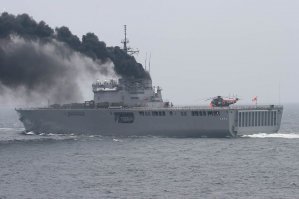 Хочешь сказать что американские авианосцы по океанам летают как салом смазанные? Пруфы про котлы ты конечно же предоставишь? И открою секрет, все корабли мира на мазутных котлах - коптят. На первой фотке японский десантный корабль, второй - USS LCS 1 Freedom от твоих любимых американов.