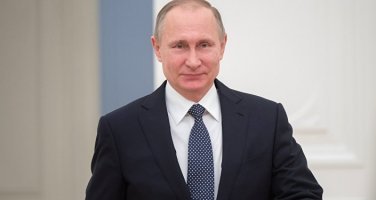 то что лица людей несимметричны известно с давних времен, может быть еще с дохристианского времени. Ради прикола - возьмите свою фотографию, где вы сняты в анфас и приставьте зеркало, результат как минимум вас позабавит