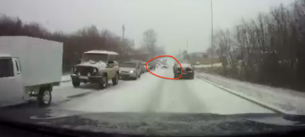 но ведь была видна машина уже на "встречке". зачем туда же лезть????