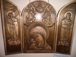 У меня дядька в ручную вырезает .