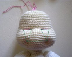 Почему у некоторых людей ямочки на щеках