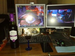 "Стандартный вечер одинокого мужчины"  -Чушь,там вместо вина,должен быть пивасик или вискарь.