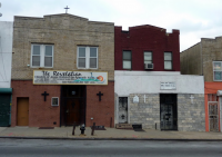 Да меня не сам церковь удивила . Я такое и раньше видел....




Кстати это всё Нью-йорк...

А то что там прибита вывеска супермаркет.....