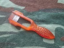 Девушки, вы можете кокетливо акцентировать внимание на вашей молодости простым вопросом: "что означает значок "сохранить"?.." ...по легенде, вы настолько молоды, что не застали дискеты...

з.ы.: точилка для карандашей