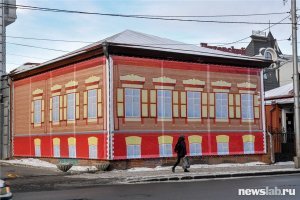 Да да да! Приглядеться не пробовали? В Красноярске перед универсиадой тоже всё "ОТРЕМОНТИРОВАЛИ". Завезли в город свежий снег, грязный накрыли синтепоном, привели в порядок фасады, посадили ёлки, покосили траву, даже дороги ремонтировали, кое где ложили асфальт в конце февраля. Частному сектору выдали бесплатно по несколько мешков бездымного угля строго на время проведения универсиады. Не думаю что ваши сделали качественней.