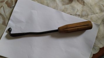 Найдено в гараже. Кто может подсказать, что за хрень? Точно не лудилка-паялка - термического воздействия не было.