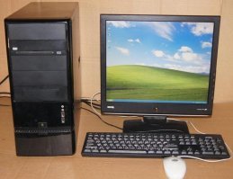 Нашел на пыльном складе офиса списанный 100 лет назад монитор, центральный блок, ну еще чего по мелочи, не спал ночь - подключал провода, нажимал кнопки, искал удлинитель, потому что до розетки сетевой провод не доставал, и вуаля, наутро пришедший первым директор восхитился: неужели ты сам смог собрать компьютер. От скромности я немного покраснел, от недосыпа тупанул и ничего ему не ответил.