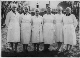 Если вы "настолько стар , что помню тех инвалидов в орденах ВОВ", то странно, что вы не помните куда их подевали.

В 1950 году было принято решение о массовом строительстве санаториев и пансионатов для ветеранов ВОВ не имевших возможности прокормить себя в силу полученных ранений. В эти пансионаты их и отвозили.
Ресурсы на это были брошены - фантастические.
В среднем на одного "постояльца" приходилось по две санитарки, которые работали посменно.
Такие пансионаты строили по всей стране, от Крыма до Архангельска.
Например, на острове Валаам под пансионат передали здания монастыря.
Для жильцов дома на Валааме была предусмотрена возможность прогулок на свежем воздухе, причем в прекрасном саду, о рыбе из озера, яблоках, ягодах, молоке и масле на столе инвалидов: «Кормили… хорошо, очень хорошо». Тех, кто не мог дойти до столовой, обслуживали санитарки, «тихие, спокойные», жившие тут же. Существовала и активно функционировала баня. Проживали валаамские инвалиды даже и семьями с детьми. Семью могли создать инвалид с санитаркой   особенно если инвалид был молод.