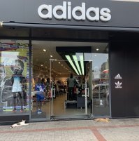 В Алании, в магазин три полоски местная мафия не пускает. Требуют сибас .