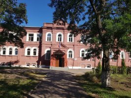 Мы с Рыбниковым в одной школе учились! :) Только с разницей в много десятилетий...